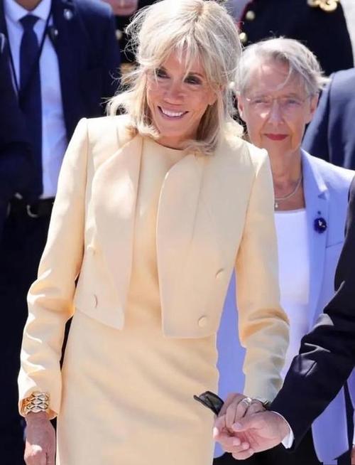 马克龙的夫人年龄（马克龙妻子年轻时）