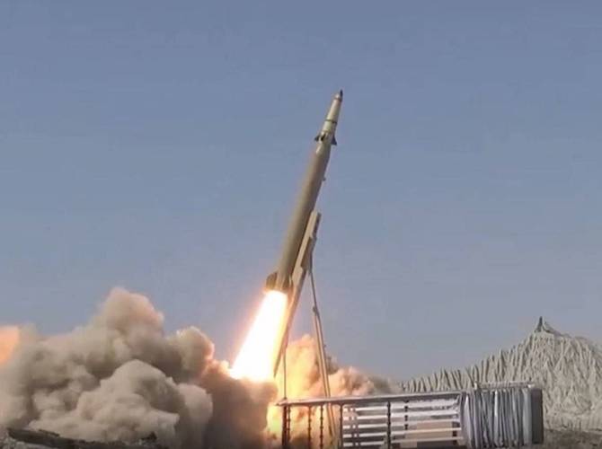 突发,伊朗导弹密集发射(伊朗发射多枚导弹)